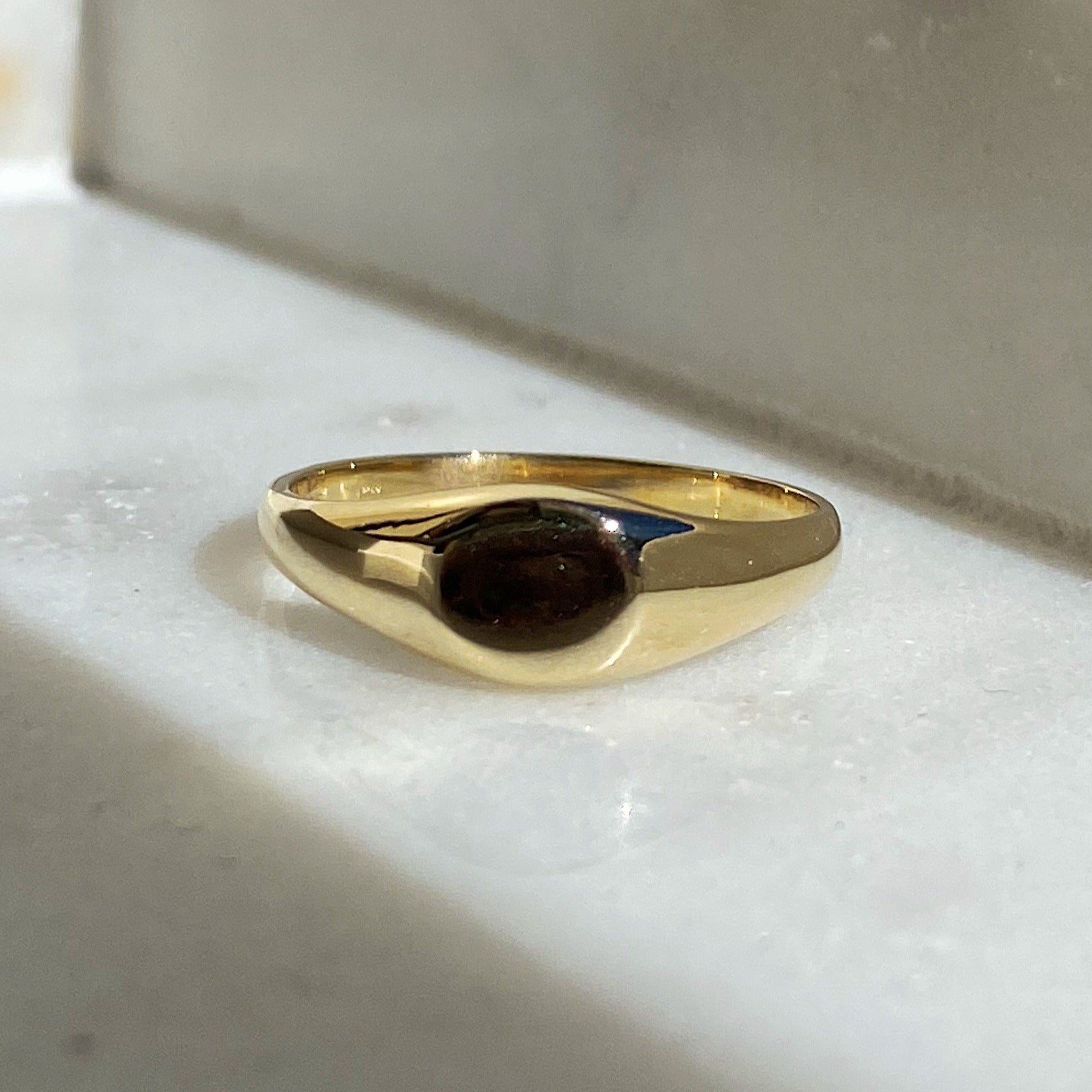 Mini Signet Circle Ring