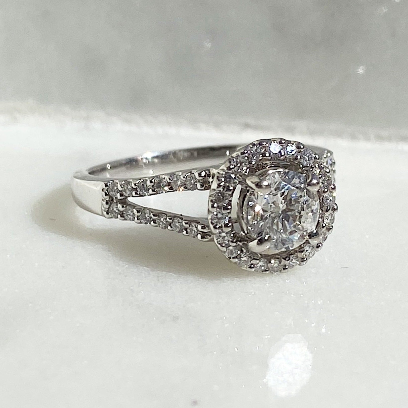 Round Cut Diamond Ring 0.73ct G/SI GIA